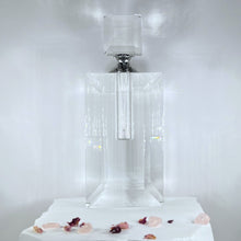 Cargar imagen en el visor de la galería, Crystal Perfume Bottle - Rectangular Opulence