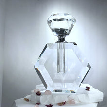 Cargar imagen en el visor de la galería, Crystal Perfume Bottle - Hexagonal