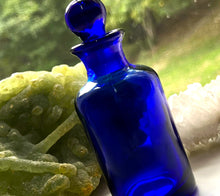 Load image into Gallery viewer, Apothecary Bottle - 4 oz. (~118 ml) - Cobalt Blue