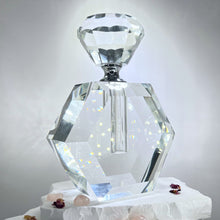 Cargar imagen en el visor de la galería, Crystal Perfume Bottle - Hexagonal