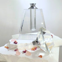 Cargar imagen en el visor de la galería, Crystal Perfume Bottle - Vintage Flair, A-Line Base, Round Top