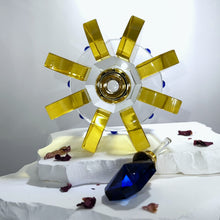 Cargar imagen en el visor de la galería, Crystal Perfume Bottle - Elegantly Crowned
