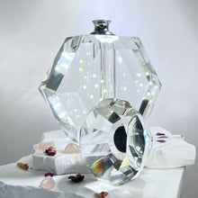 Cargar imagen en el visor de la galería, Crystal Perfume Bottle - Hexagonal