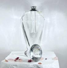 Cargar imagen en el visor de la galería, Crystal Perfume Bottle - Tall & Sophisticated