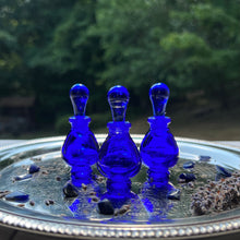 Cargar imagen en el visor de la galería, The Parfumerie offers a Potion Genie Glass Bottle that makes a perfect Perfume Bottle for a Unisex Gift.
