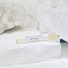 Cargar imagen en el visor de la galería, "Frangipani Plumeria all-natural perfume in a 1 ml sample vial, perfect for testing or travel."