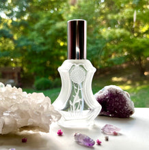 Cargar imagen en el visor de la galería, The Parfumerie offers Perfume Oils. Paraben-Free, Phthalate-Free, Alcohol-Free and Vegan for your Crystal Perfume Bottle.