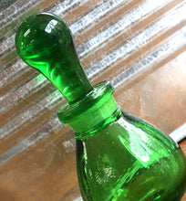 Cargar imagen en el visor de la galería, The Parfumerie offers a gorgeous Perfume Bottle to match your green Roll On Bottles!