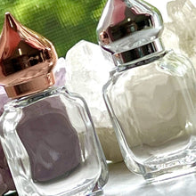 Cargar imagen en el visor de la galería, 15 ml Gift Bottle with Silver Minaret Cap. The perfect Unisex Gift filled with our Alcohol-Free and Vegan Perfume Oils.