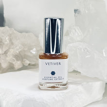 Cargar imagen en el visor de la galería, All-natural Essential Oil Perfume in a luxury perfume bottle. This is a spray perfume bottle.