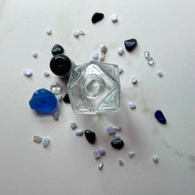 Cargar imagen en el visor de la galería, A top view of the 2 oz Diamond Perfume Bottle so showcase thhe neck of the bottle.