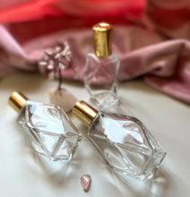 Cargar imagen en el visor de la galería, The Parfumerie offers Diamond Shaped Glass Bottles for your favorite perfume oils.