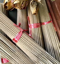 Cargar imagen en el visor de la galería, African Musk 11 Inch Incense Sticks 100 Pack Long Burning Time