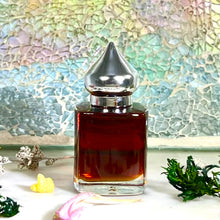 Load image into Gallery viewer, The Parfumerie offers a 15 ml Gift Bottle with a pointed, shiny cap. Make the perfect Unisex Gift Bottle for your Fragrancia Perfume.