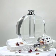 Cargar imagen en el visor de la galería, Crystal Perfume Bottle - Flat Round