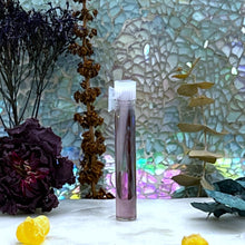 Load image into Gallery viewer, Himalayan Musk 1 ml Sample Vial offered by The Parfumerie to test your perfume scent and compatibility with your skin.