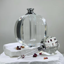 Cargar imagen en el visor de la galería, Crystal Perfume Bottle - Flat Round