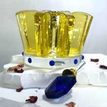 Cargar imagen en el visor de la galería, Crystal Perfume Bottle - Elegantly Crowned