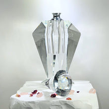 Cargar imagen en el visor de la galería, Crystal Perfume Bottle - Tall &amp; Sophisticated