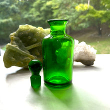 Load image into Gallery viewer, Apothecary Bottle - 4 oz. (~118 ml) - Green