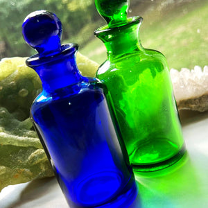 These Glass Fragrancia Perfume Apothecary Bottles come in Cobalt Blue Glass and Green Glass.