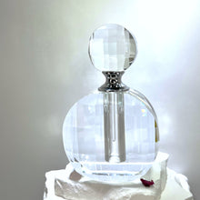 Cargar imagen en el visor de la galería, Crystal Perfume Bottle - Flat Round