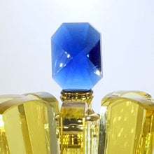 Cargar imagen en el visor de la galería, Crystal Perfume Bottle - Elegantly Crowned