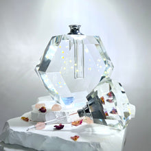 Cargar imagen en el visor de la galería, Crystal Perfume Bottle - Hexagonal