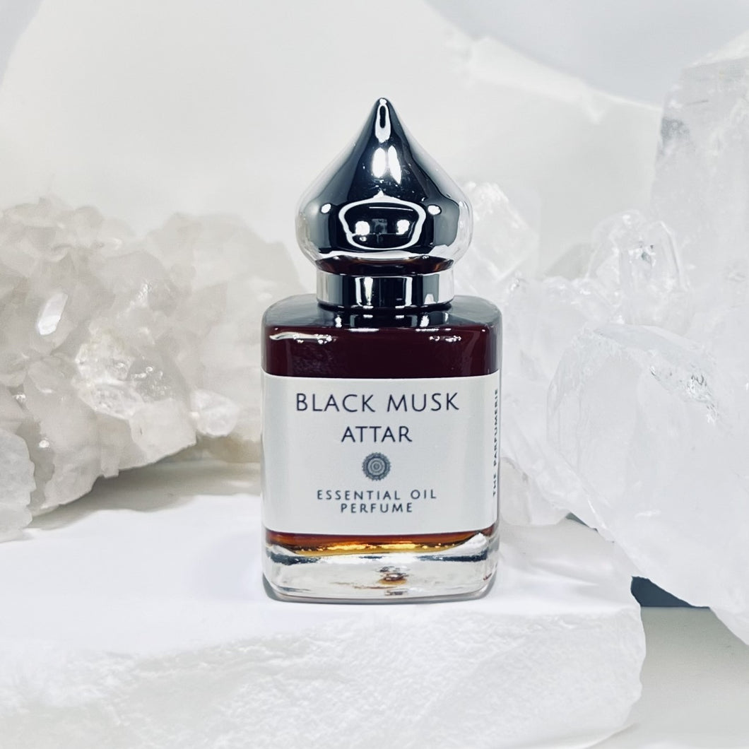 15 ml. Gift Bottle is the perfect size for gift giving. This is a unisex long lasting perfume. 