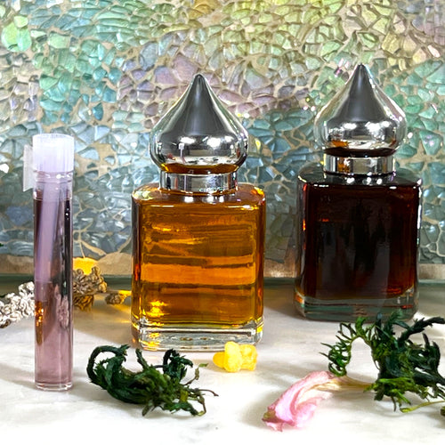 OUD FAROUK offered by The Parfumerie comes in a 1 ml sample vial, 8 ml and 15 ml Gift Bottle with pointed shiny cap.