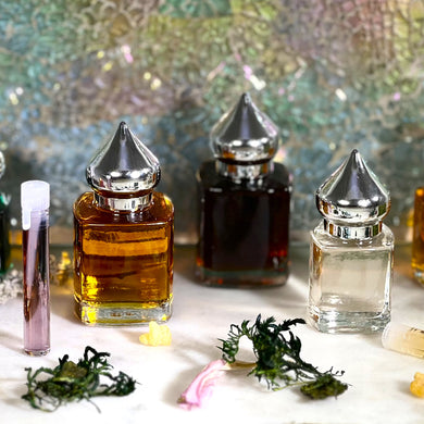 CIRER OUD offered by The Parfumerie comes in a 1 ml sample vial, 8 ml and 15 ml Gift Bottle with pointed shiny cap.