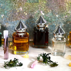 OUD PRACHIN offered by The Parfumerie comes in a 1 ml sample vial, 8 ml and 15 ml Gift Bottle with pointed shiny cap.