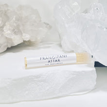 Cargar imagen en el visor de la galería, &quot;Frangipani Plumeria all-natural perfume in a 1 ml sample vial, perfect for testing or travel.&quot;