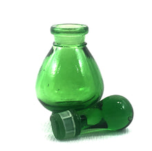 Cargar imagen en el visor de la galería, Green Glass Fragrancia Perfume Bottle for Essential Oils or Perfume Oils.