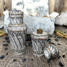 Load image into Gallery viewer, Silver Resin Perfume Bottle comes in sizes 3 ml and 6 ml for your fragrancia perfume.