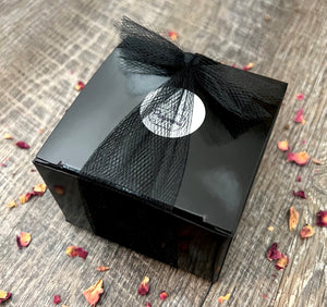 The Parfumerie can gift wrap any perfume bottle with an elegant gift box. Sizes 8, 15 and 30 ml will receive boxes.