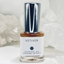 Cargar imagen en el visor de la galería, Vetiver 30 ml Parfum Extrait is a luxury perfume from The Parfumerie. Cruelty-Free and Vegan.