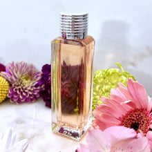Load image into Gallery viewer, The Parfumerie offers a 30 ml Gift Bottle in a clear glass bottle with a fancy ribbed top. The perfect Unisex Gift!